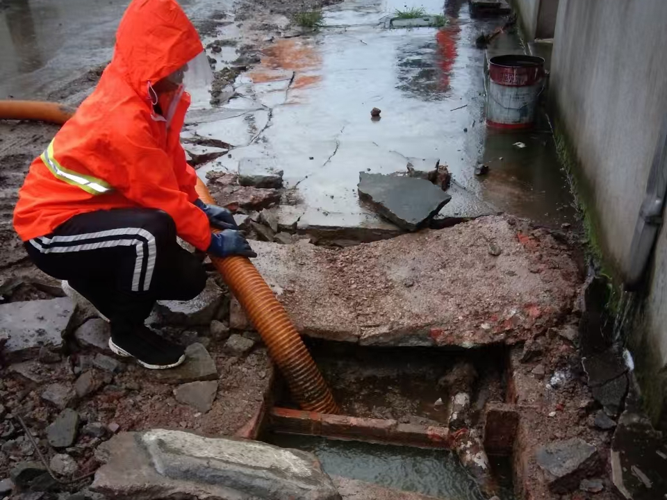 浦东专业清理污水池 炜誉市政以规范流程守护城市 “肠道”